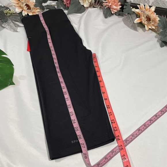 NWT‎ $78 Spanx [ PLUS 1X ] Active Knee-Length Leggings in BLACK - Picture 3 of 13